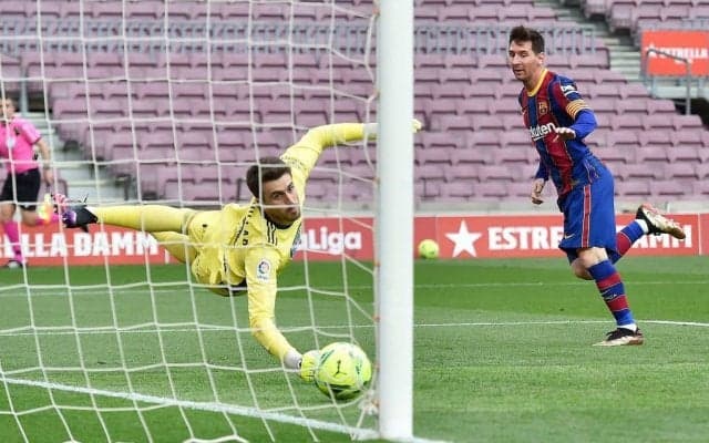 補強でも敗れたバルセロナが迎えるリベンジの夏(2)チームの未来を左右するのは、やはりメッシか？