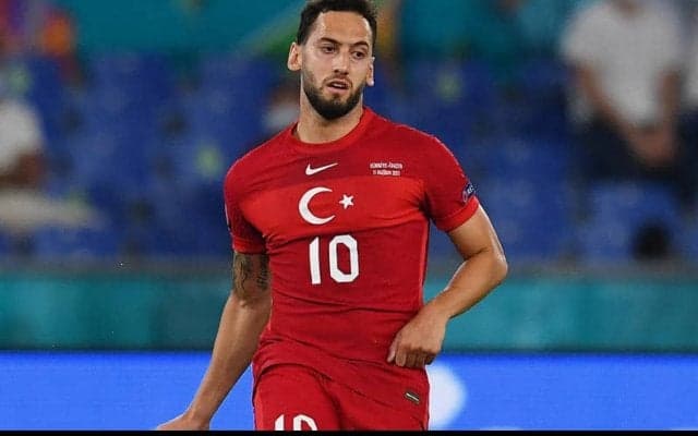 インテル加入のチャルハノールがクラブを絶賛「雰囲気が良く、素晴らしいファンがいる」