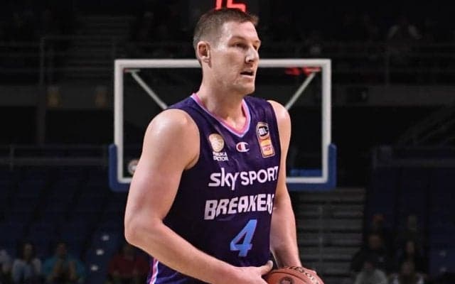 秋田が欧州でのプレー経験が豊富なセンター、コルトン・アイバーソンの加入を発表