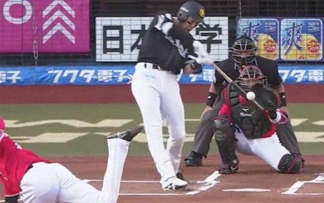 「軽く振ってあの飛距離…」鷹・柳田の佐々木朗“粉砕”特大弾にファンも唖然