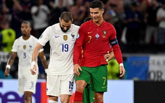 C・ロナウドはHTにベンゼマとユニ交換、試合終了後に渡した相手は？