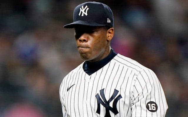 【MLB】“人類最速”チャップマンが大激怒！　監督の采配＆逆転許しベンチで大暴れ