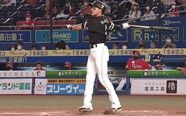 「なんでこんな飛んでいくん？」鷹・柳田悠岐の“変態逆方向弾”に球場ざわつく