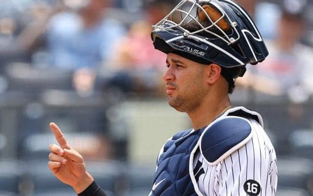 【MLB】164キロ“曲芸キャッチ”が「半端じゃない」　ヤ軍捕手が大暴投を華麗に捕球