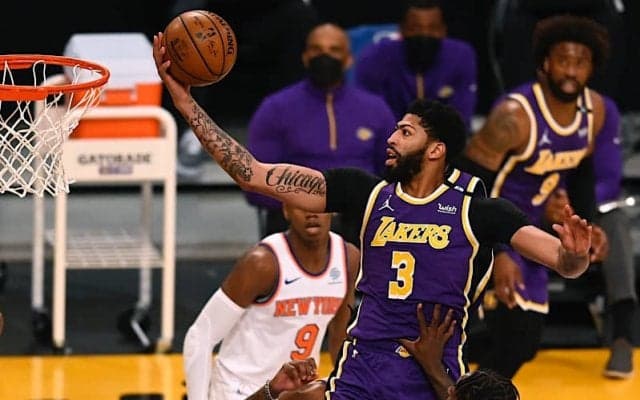 元レイカーズのマジック「デイビスはもっとセンターでプレーすべき」