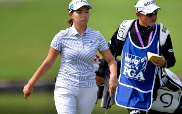 渋野日向子が腰を落とし歓喜　予選通過掴む“土壇場のイーグル”に会心ガッツポーズ