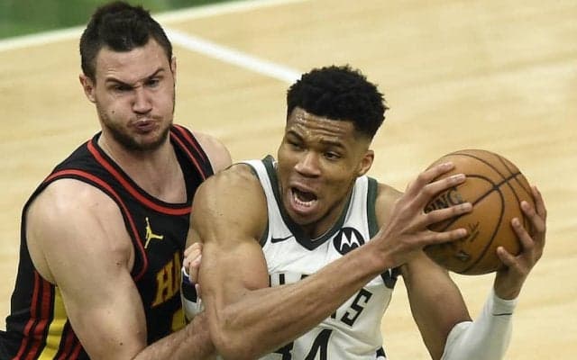 バックスが34点差完勝でシリーズを振り出しに/NBAプレーオフ