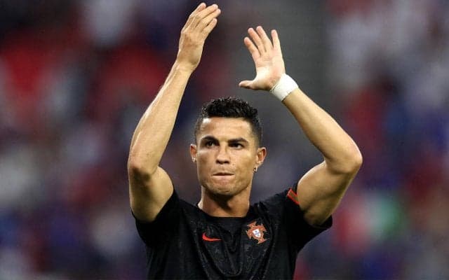 負傷デ・ブライネを真っ先に気遣う…C・ロナウドの行いに英紙注目「サラーの時も」