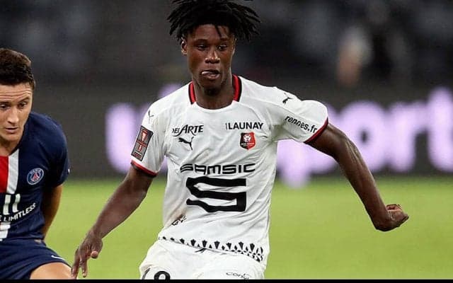 カマヴィンガ・スタジアムが完成！18歳にして地元の星に