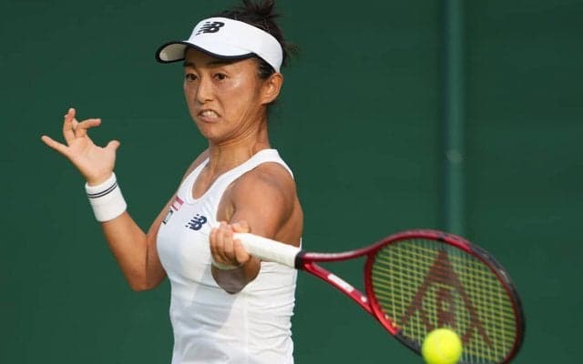 土居美咲、4年ぶりのウィンブルドン初戦は日没サスペンデッドに。決着は29日に持ち越し[ウィンブルドン]