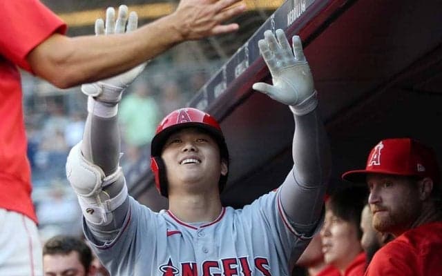 【MLB】大谷翔平がピョンと跳ねる　三塁側から撮った豪快26号に米ファン興奮「華麗な動作だ」
