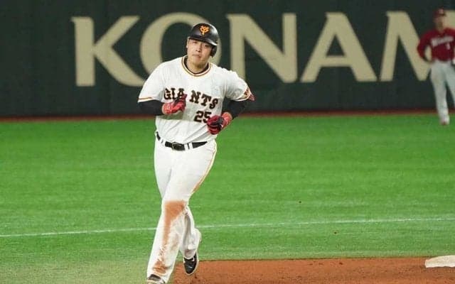 巨人が8連勝！　岡本和が3打数3安打2本塁打6打点の大暴れ、リーグ本塁打トップに並ぶ