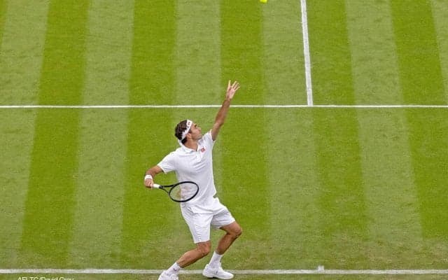 フェデラー初戦突破。第4セット第6ゲームでマナリノが故障。その後、棄権を申し出る[ウィンブルドン]