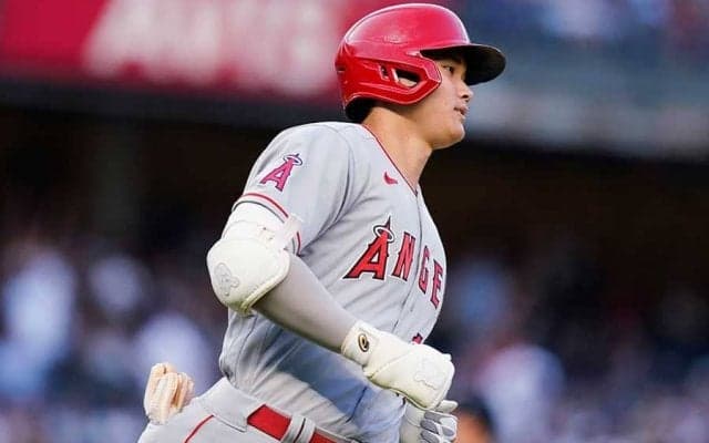 【MLB】大谷翔平、相手左腕の“珍ボーク”に思わず笑顔　第4打席は中飛で3打席連発ならず