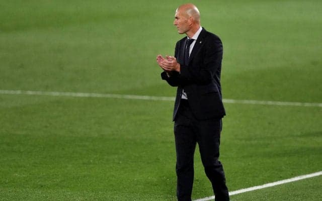 「魔法のタッチ」息子たちとサッカーに興じるジダン、まったく衰えを見せず「サッカーの王様」