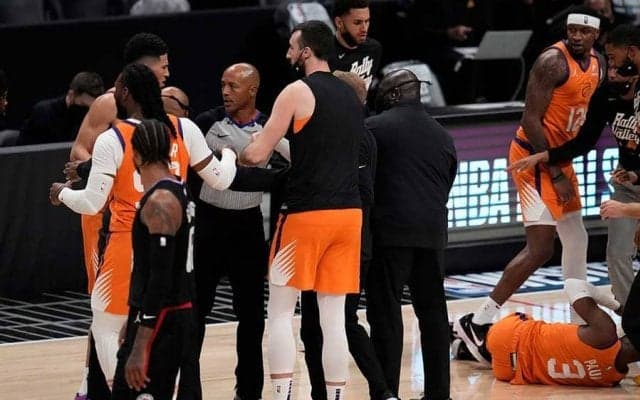 【NBA】いきなり突き飛ばして退場処分　愚行の決定的瞬間に米辛辣「アスリートじゃない」