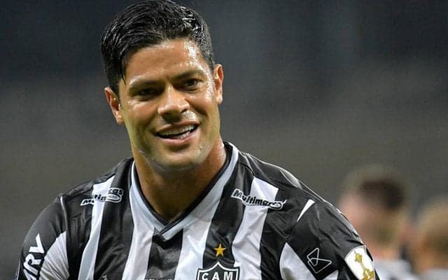 フッキが乗っていた車がバイクから衝突されるも…本人は無傷