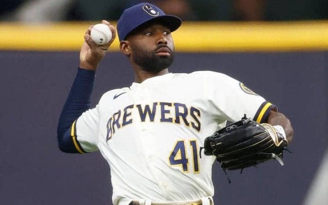 【MLB】「これは異常」　走者騙した“トリックプレー”→超人的大遠投の併殺ショー