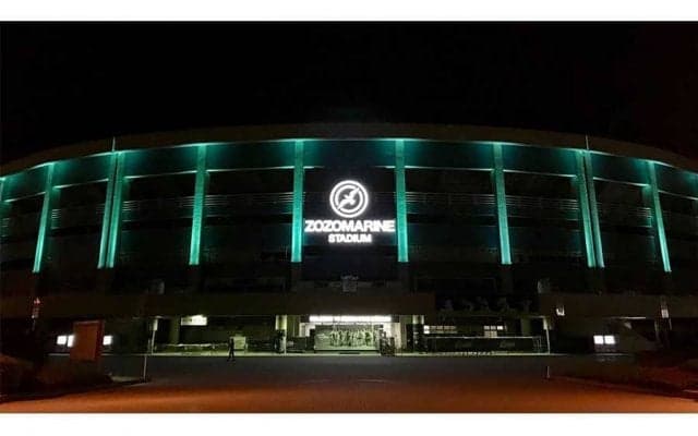 ロッテ、ZOZOマリン外壁をミントグリーンにライトアップ　BLACK SUMMER WEEKEND期間中