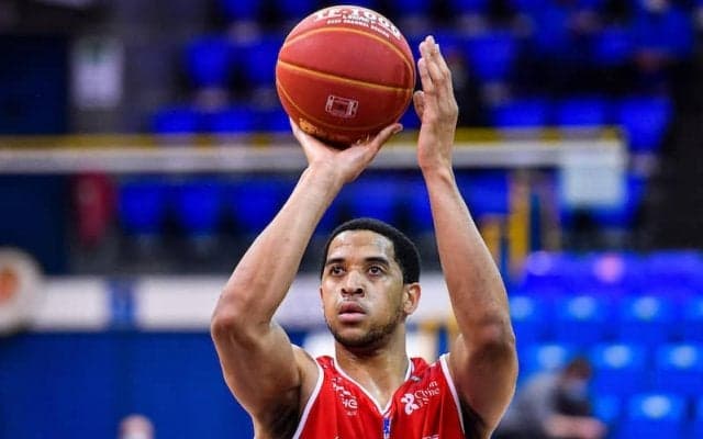 佐賀が欧州での経験豊富なイギリス人フォワードの獲得を発表