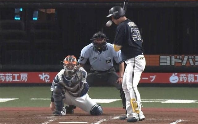 「ラオウは痛がりません」珍言誕生…　オリ杉本にボール顔面直撃のハプニング