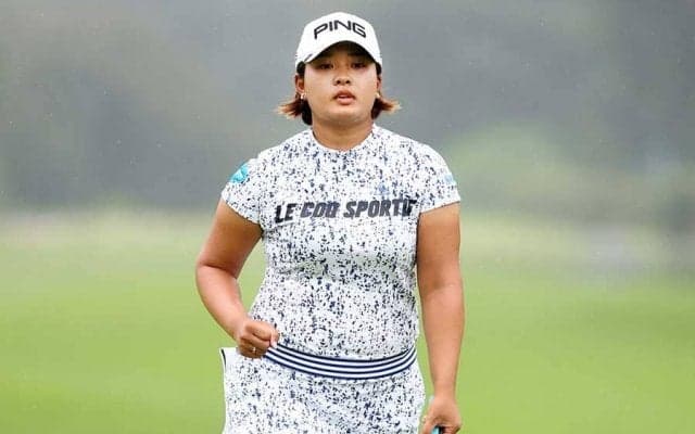 鈴木愛、36ホール大接戦で今季初V　土壇場スーパーイーグルで1年8か月ぶり通算17勝目