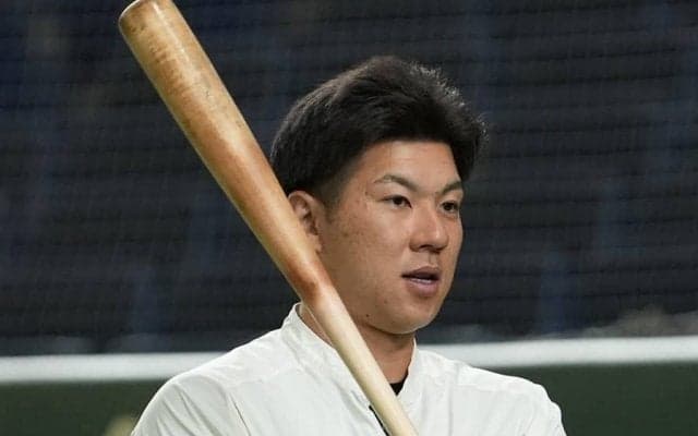 楽天にトレードの炭谷銀仁朗が入団会見…　石井監督は「いいお兄ちゃん」