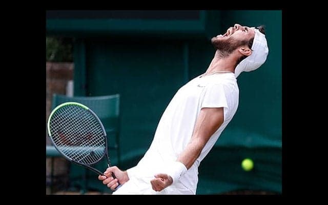  激闘制しWB初の8強入り 