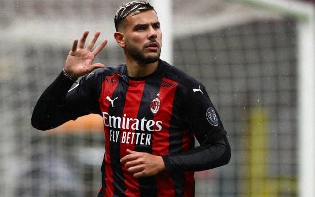 ミランDFテオ・エルナンデスが大胆イメチェン！休暇中にピンク髪に