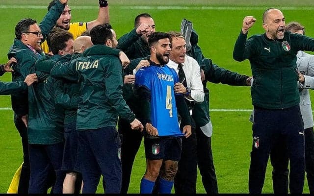 離脱スピナッツォーラがアッズーリの決勝進出に大興奮!　自宅で歓喜の叫び