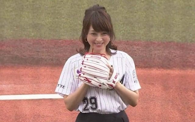 すらりショーパン姿は「いまだにあの美貌」　美白際立つ“伝説アイドル”の始球式