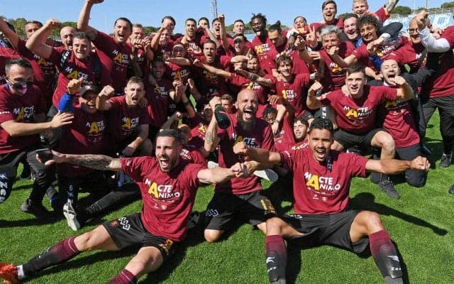 チームの昇格のため…10年前に経営破綻を救ったオーナーが退任、サレルニターナの23年ぶりのセリエA昇格が正式決定