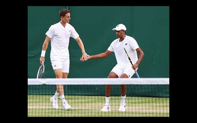  快勝でペア初のWB4強入り  