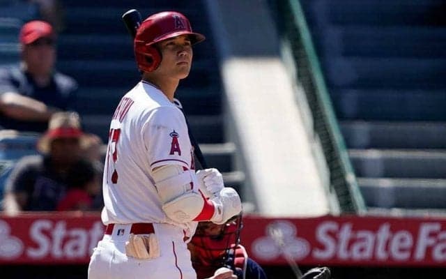 【MLB】大谷翔平は「前代未聞」「スペクタクル」　折れたバット拾ってもらった選手も絶賛