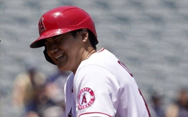 【MLB】大谷翔平を待っていた　32号弾直後の盟友との“熱いハグ”が話題「最高すぎて笑顔に」