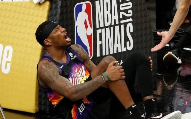 サンズに朗報、第2戦で途中退場したトーリー・クレッグの右膝は構造上の損傷なし