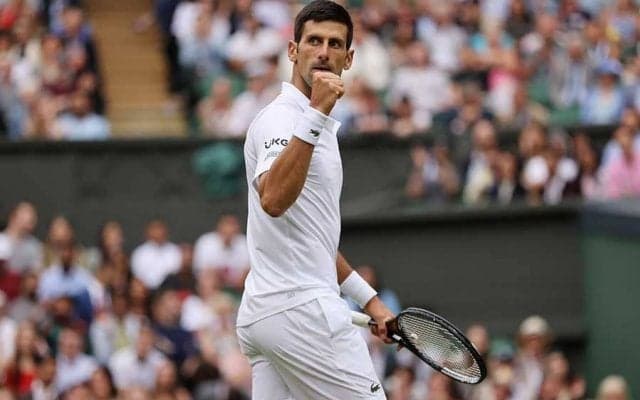 ジョコビッチが「忍者の反応」　後転した“眼前ボレー”に反響「バレエの柔らかさ」