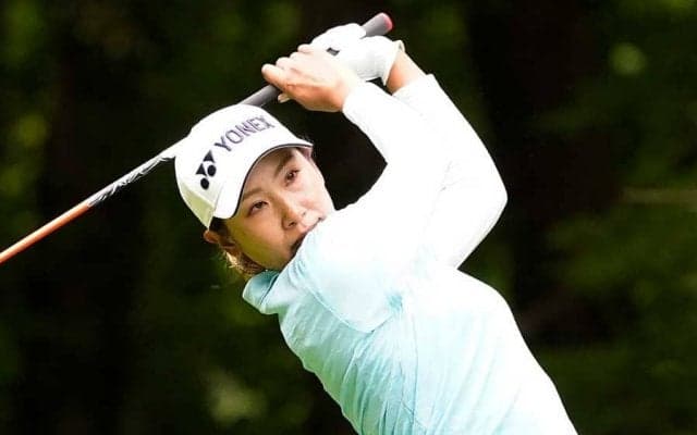 “ママさん”若林舞衣子が単独首位　出産後初Vへ2打差、堀琴音が2位、西村優菜らが3位