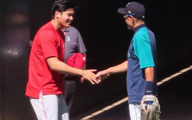 【MLB】イチロー氏＆大谷翔平が再会！　笑顔溢れる2ショットにファン興奮「野球の神様たち」