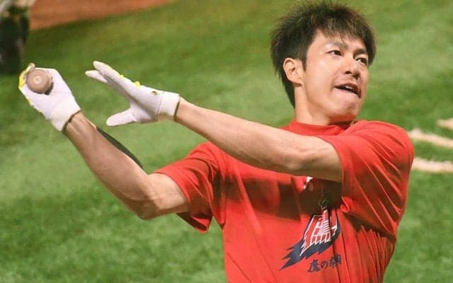 「タイミングは全く合いませんでしたが…」　鷹・柳田“片手1本”で衝撃の変態アーチ