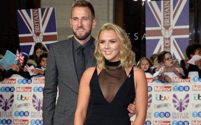 「トロフィーを掲げるに値するわ」エースFWケインに送られた妻の手紙が感動的「みんなあなたをとても愛している」