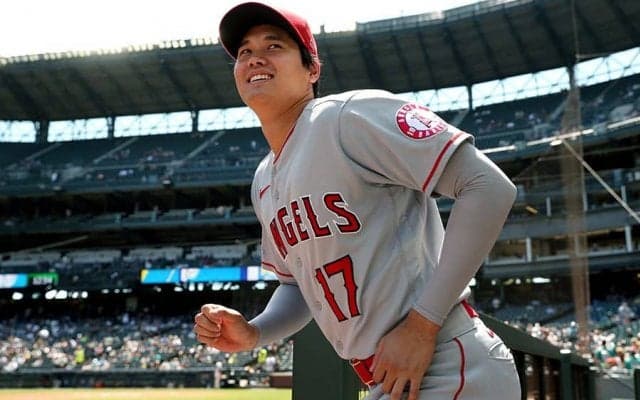 【MLB】大谷翔平の特大弾に要注意！　開催地のスターが最上段の観客に警告「顔に当たるかも」