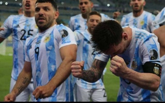 メッシが上裸で飛び跳ねる！コパ優勝時の喜びっぷりを親友アグエロが投稿