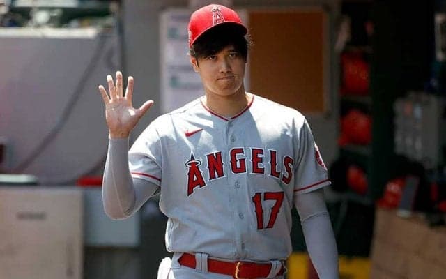 【MLB】大谷翔平に「ハグされた」　全力プレー中の“まさかの瞬間”に脚光「塁審が羨ましい」