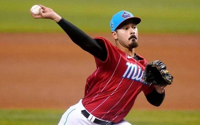 【MLB】初回先頭から9連続奪三振　父の命日にMLB新記録達成した右腕の思い「今でも教えを」