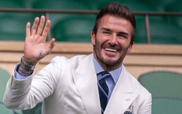 ベッカム、超大物俳優との“セレブなグータッチ”に海外注目「ゴール以上の価値だ」