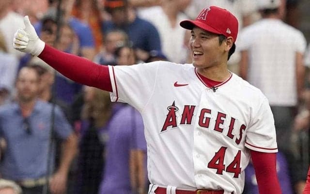 【MLB】大谷翔平を630発レジェンドが激撮　カメラ構える“ガチ姿勢”に米反響「新旧スターだ」