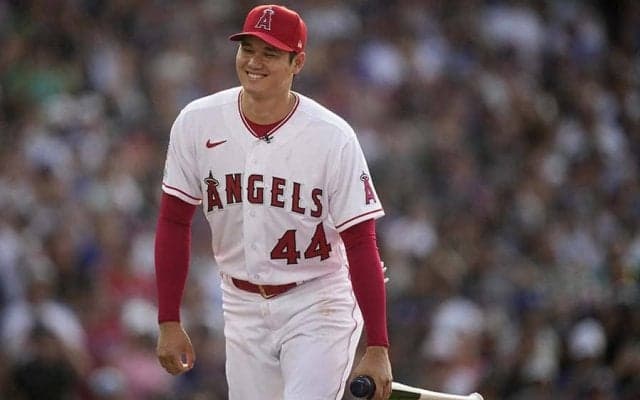 【MLB】大谷翔平の死角から“給水係ガール”登場　驚く様に米羨望「私が担当だったらなぁ」