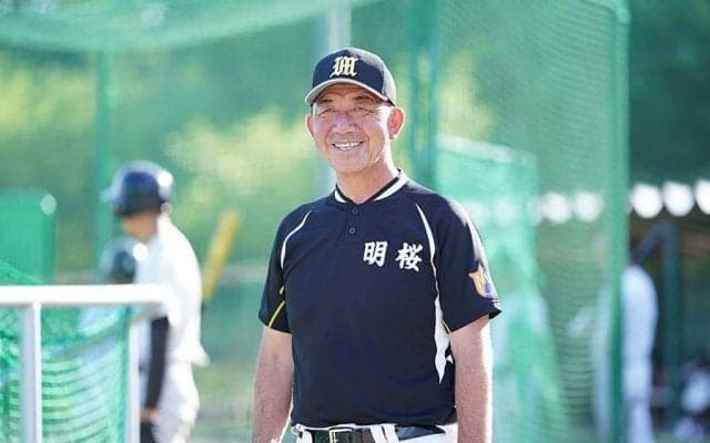 【高校野球】「先輩の分まで戦おうと」　明桜監督がベンチに持ち込んだOBプロ選手からの贈り物