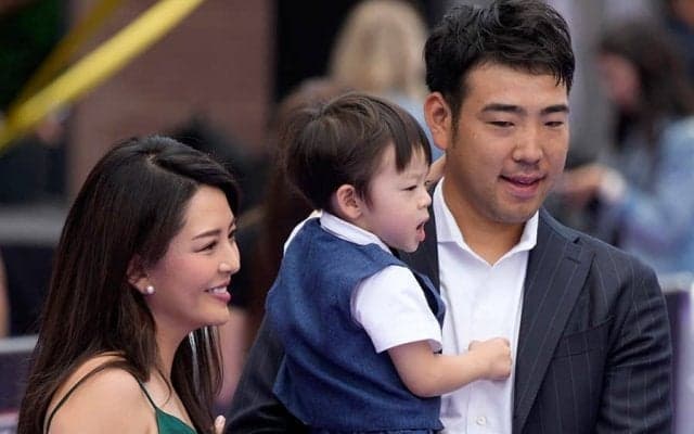 【MLB】艶やかドレス姿の「美しいワイフ」　菊池雄星、ラブラブ感伝わる“球宴ショット”